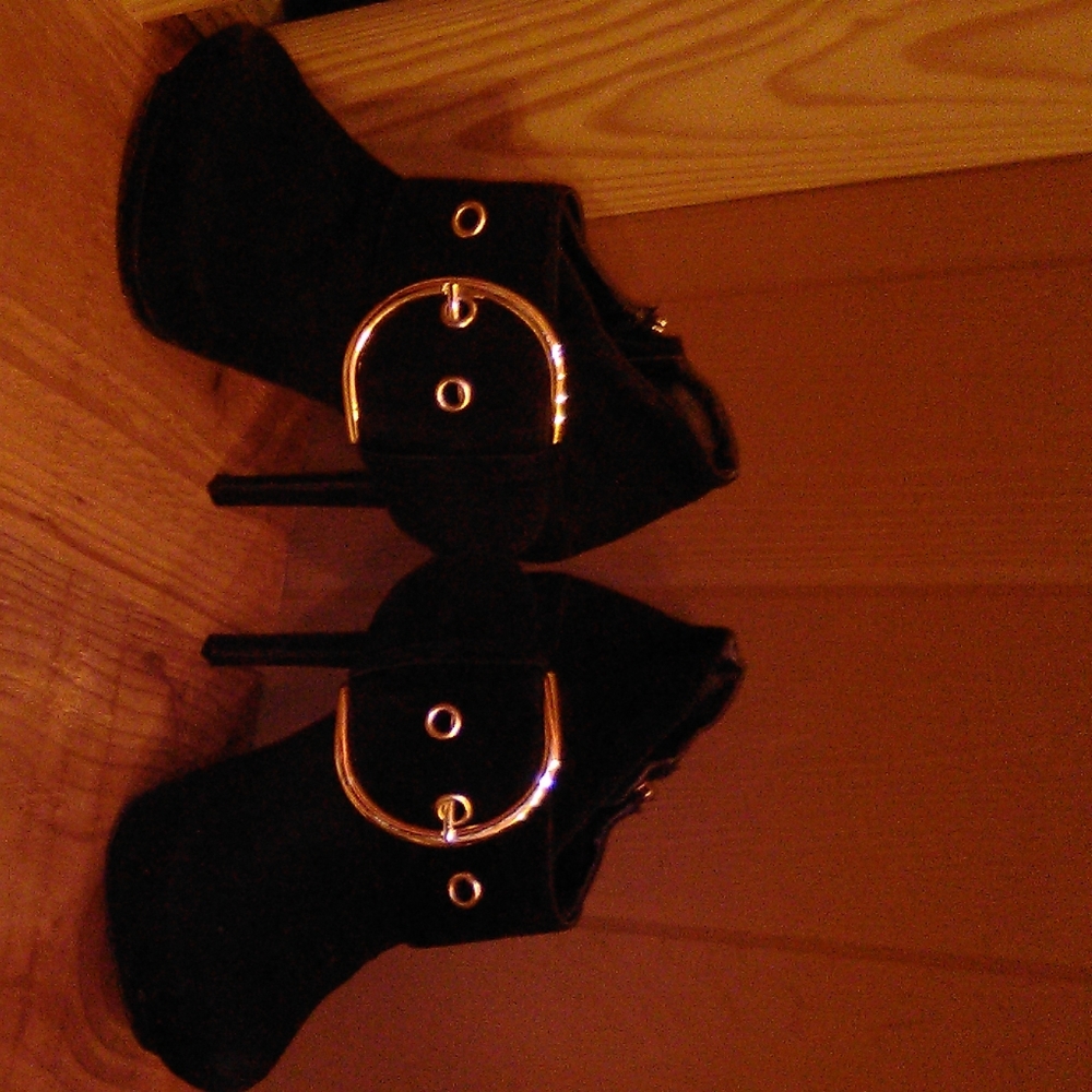 Dollhouse Vixen Buckle Platform Booties sz 7